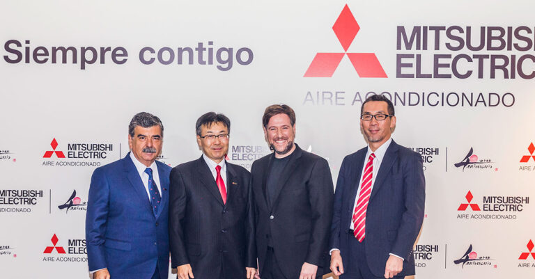 Noticias 25 De izq a der. Pedro Ruiz Masami Kusano C. Latre y Masahiko Konishi