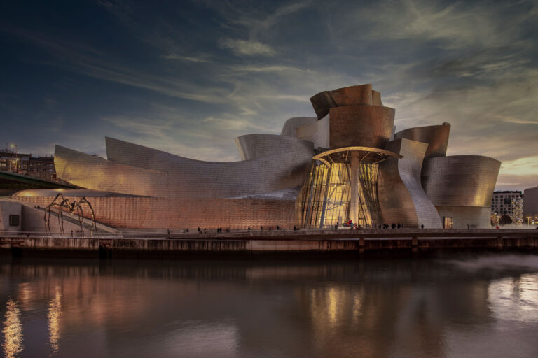 Noticias 22 AR Zumtobel Guggenheim Bilbao 01 Outside Dusk 001
