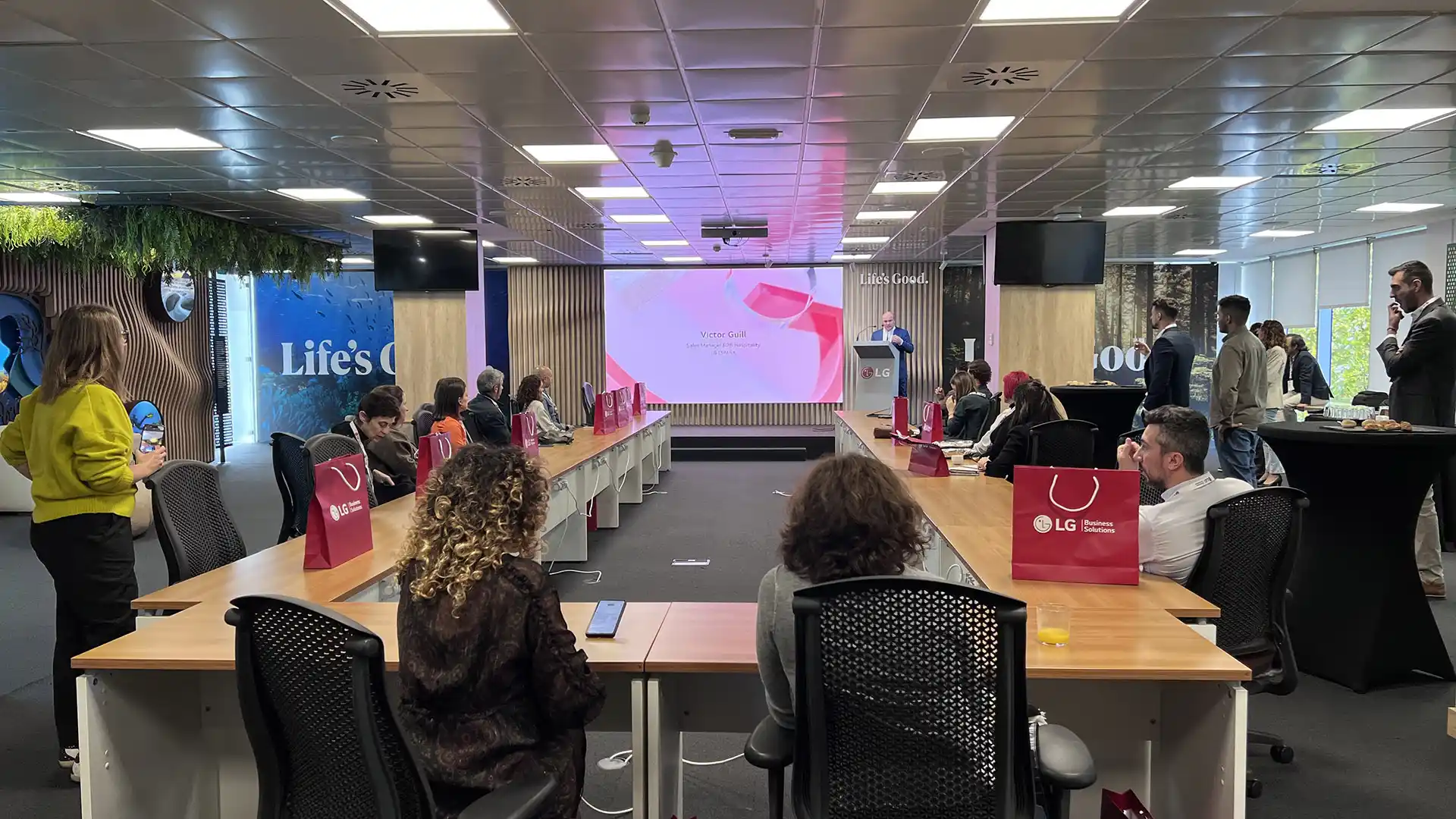 Presentaciones LG Showroom 30 octubre 2024 Grupo Via