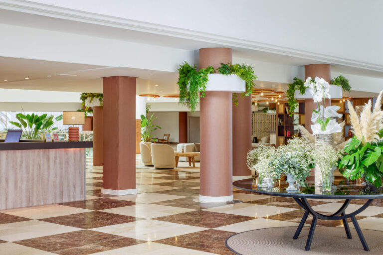 Noticias 11 MeliaLaPalma Lobby