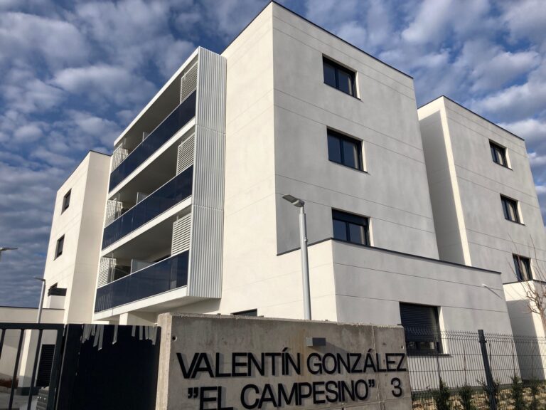 Noticias 14 Entrada a una de las promociones del Plan VIVE finalizadas en Getafe por Avalon Properties SANJOSE y AEDAS Homes