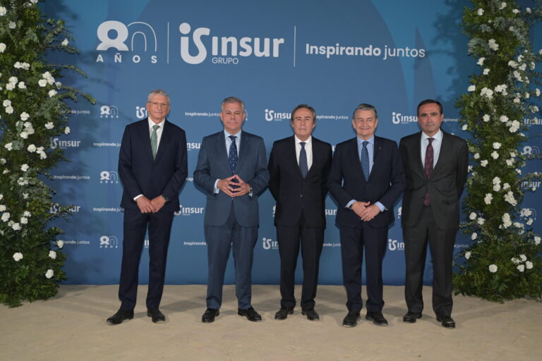Noticias 15 Autoridades evento 80 Aniversario Grupo Insur
