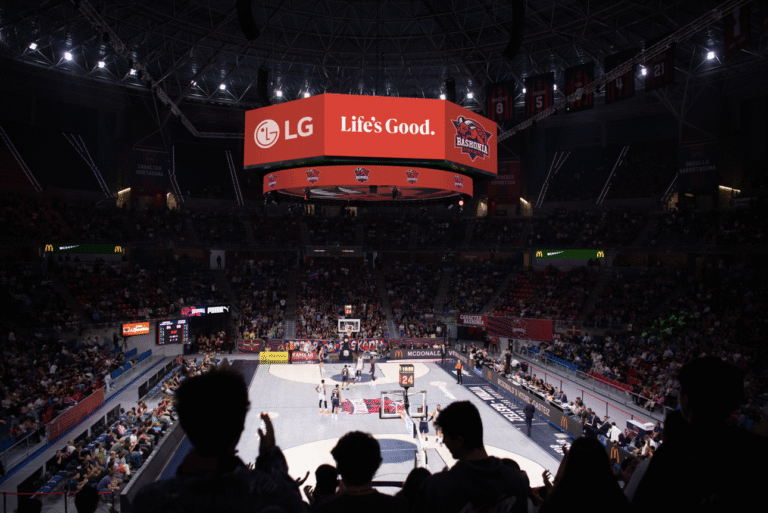 Noticias 5 LG Baskonia videomarcador octogonal